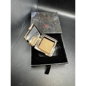 LA PREDIRE PRESTIGE PARIS La Belle Flawless Matte Pressed Powder Foundation